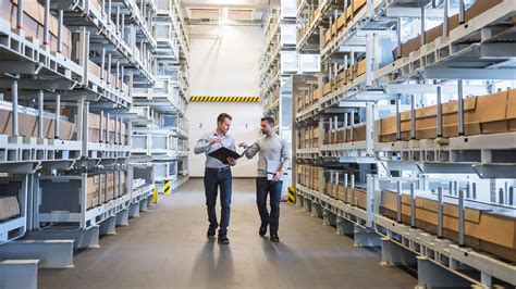 4 Wege wie Henkel Emissionen in der Logistik reduziert.